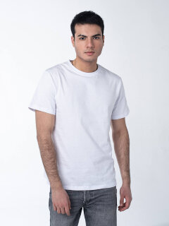 Белая мужская футболка